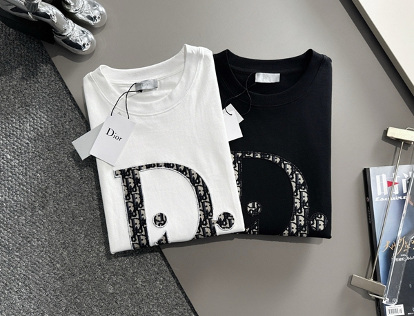 ブランドTシャツ全体デザイン